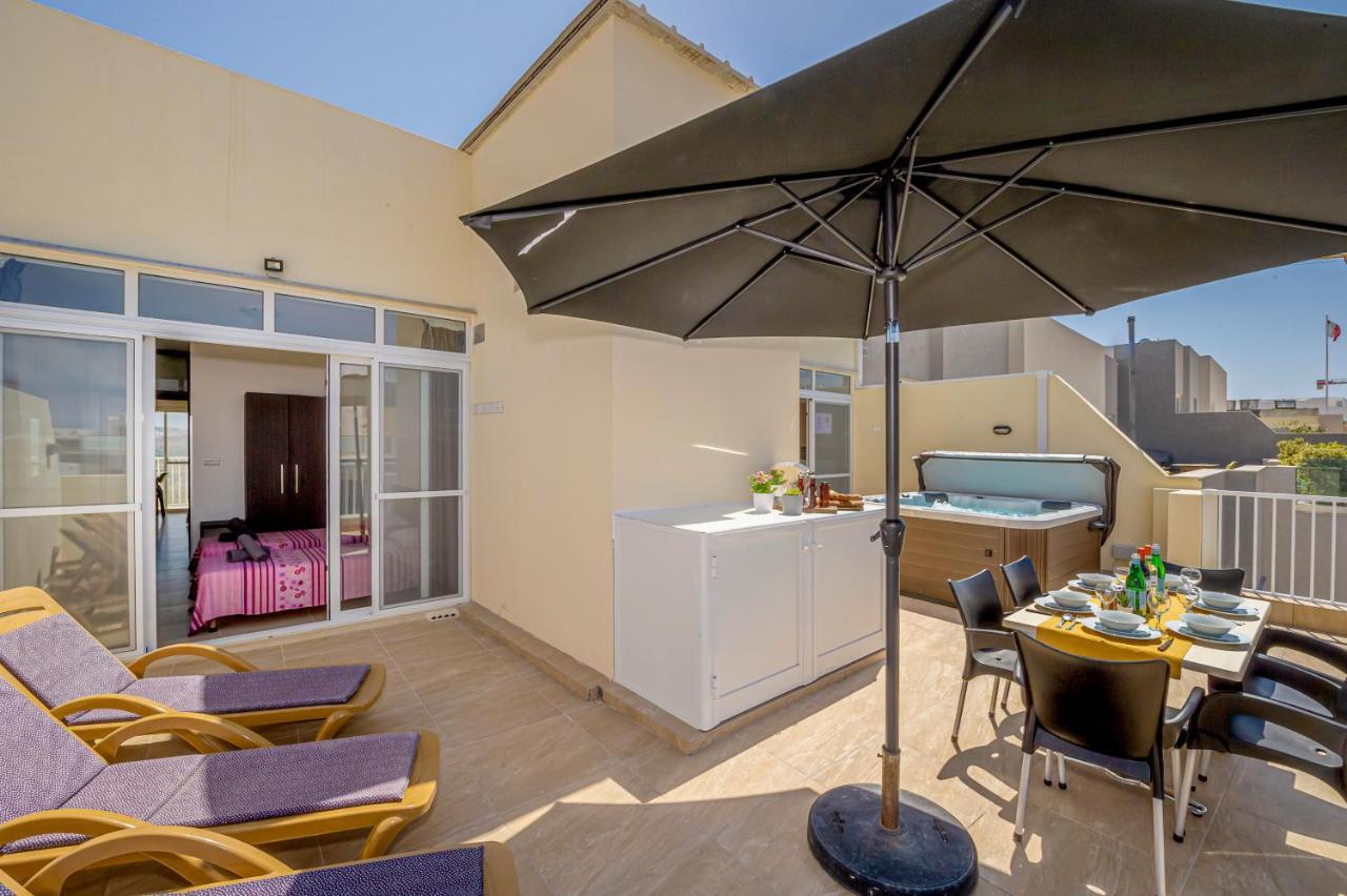 Summer Breeze Penthouse With Private Hot Tub & Terrace With Panoramic Views, By Getawaysmalta Mellieħa Exterior foto