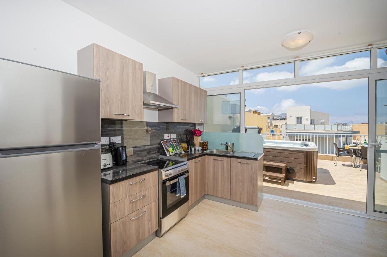 Summer Breeze Penthouse With Private Hot Tub & Terrace With Panoramic Views, By Getawaysmalta Mellieħa Exterior foto