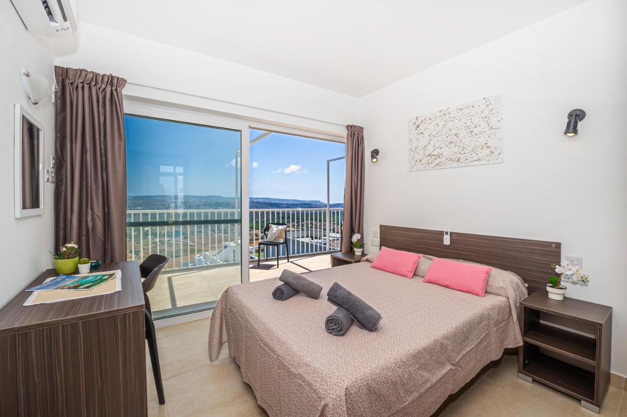 Summer Breeze Penthouse With Private Hot Tub & Terrace With Panoramic Views, By Getawaysmalta Mellieħa Exterior foto