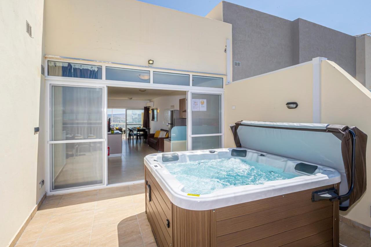 Summer Breeze Penthouse With Private Hot Tub & Terrace With Panoramic Views, By Getawaysmalta Mellieħa Exterior foto