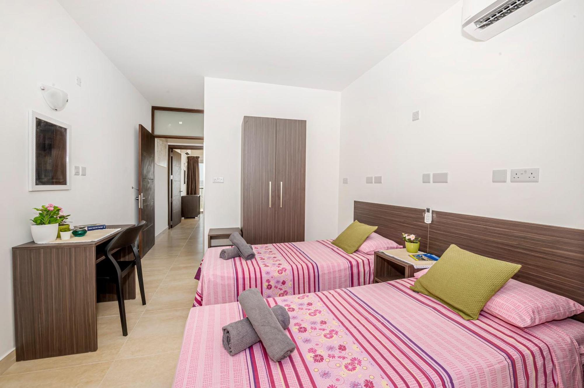 Summer Breeze Penthouse With Private Hot Tub & Terrace With Panoramic Views, By Getawaysmalta Mellieħa Exterior foto